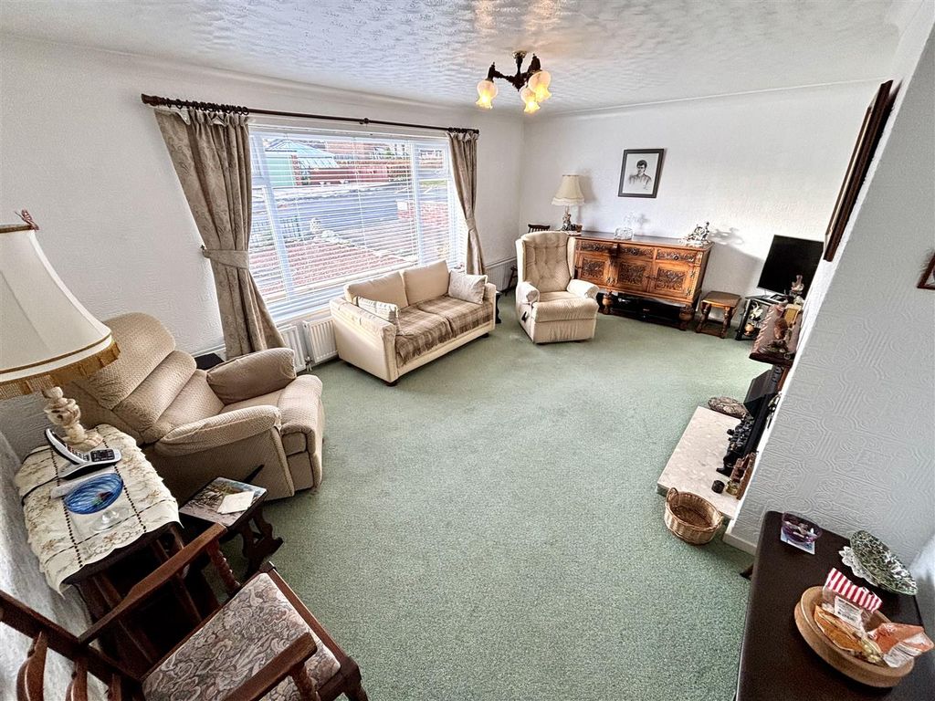 Property photo 3 of 18 Living Room