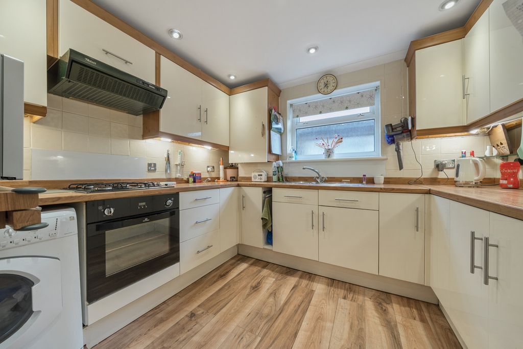 Property photo 3 of 23 1510371-16-6A8c41...