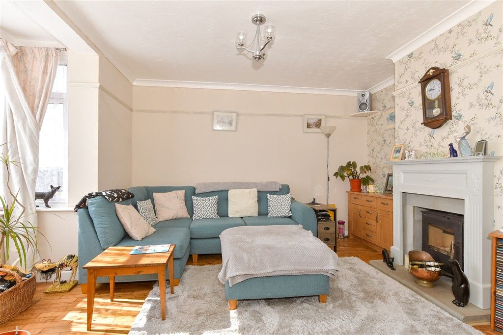 Property photo 3 of 10 Lounge