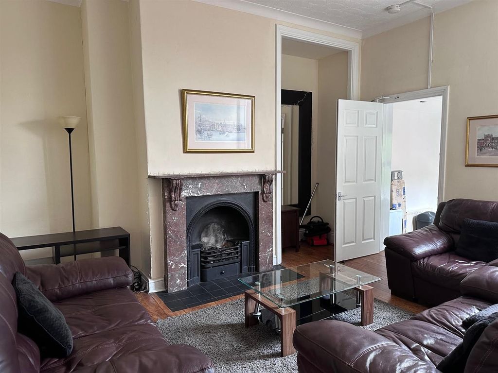 Property photo 1 of 10 Lounge.Jpg