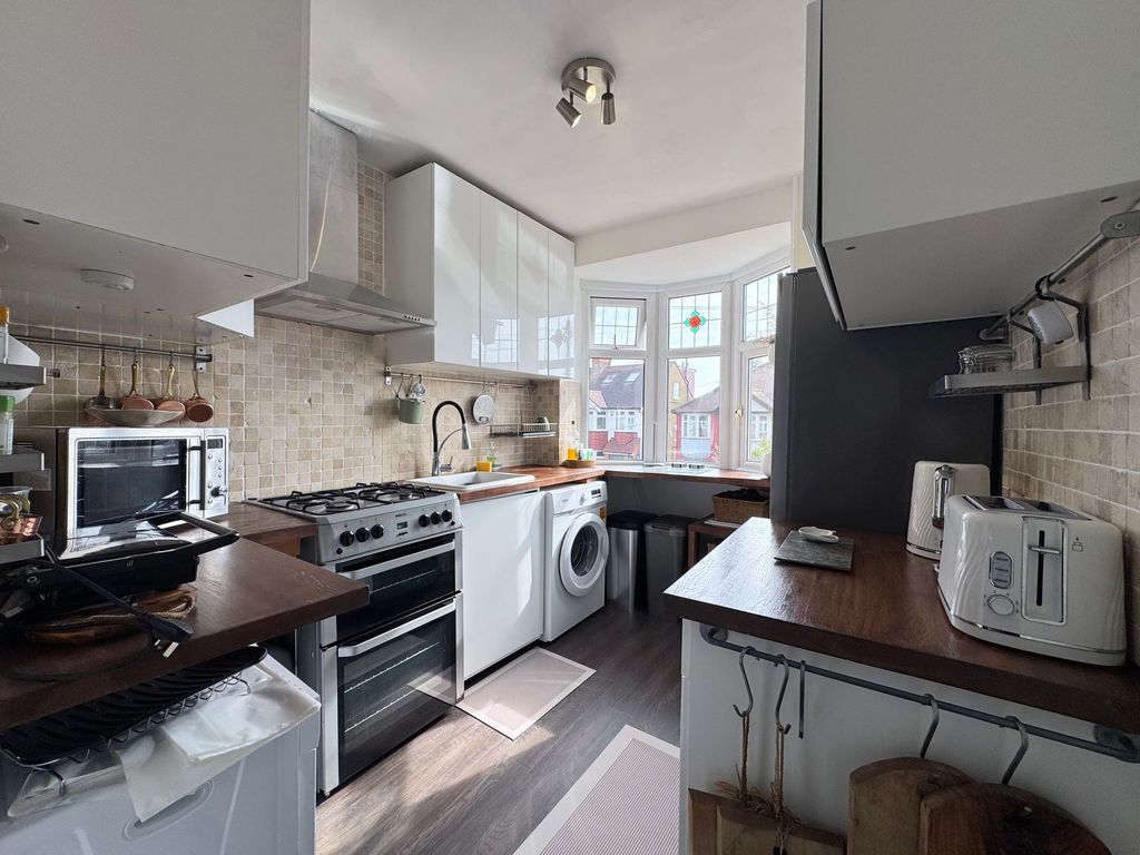 Property photo 2 of 12 Kitchen