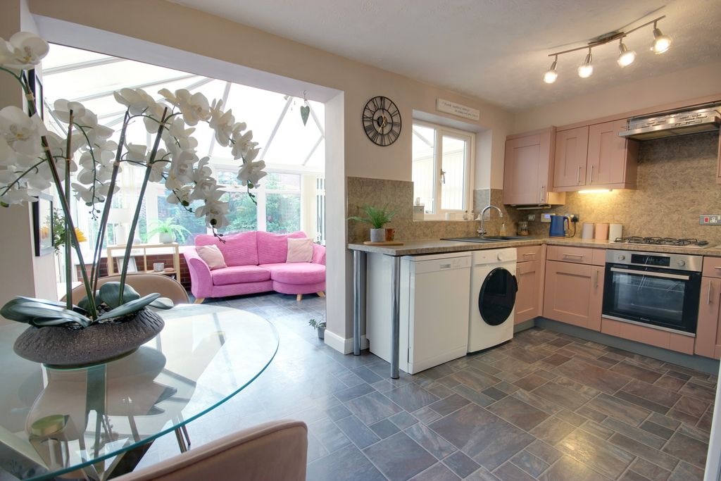 Property photo 3 of 20 1 Kit Din A