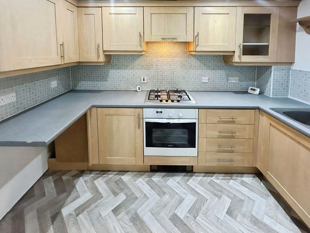 Property photo 2 of 11 Kitchen