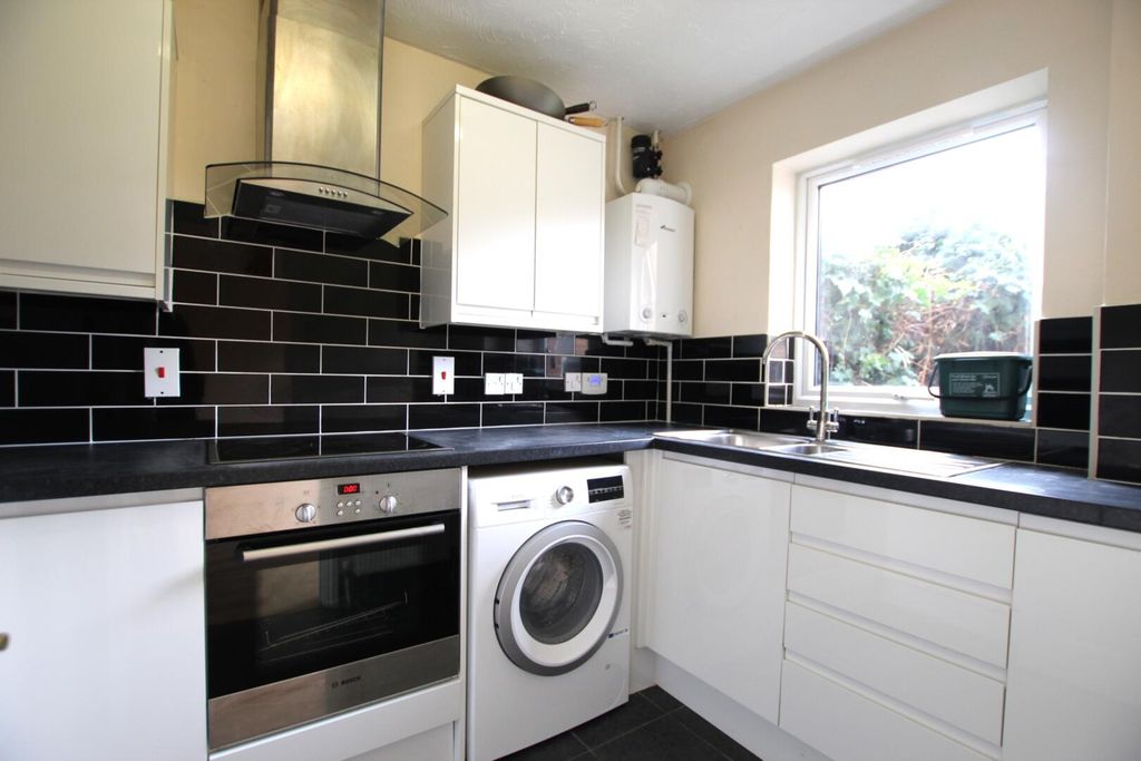 Property photo 3 of 9 Kitchen.Jpg