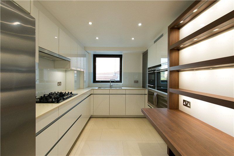 Property photo 2 of 8 Kitchen