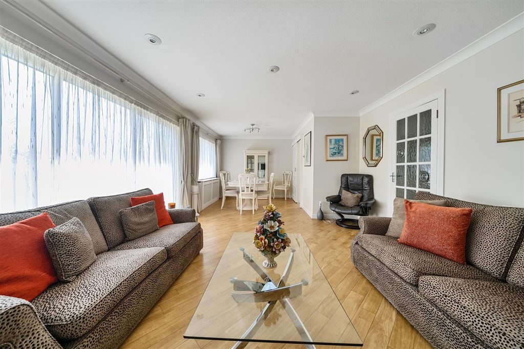Property photo 3 of 18 Lounge/Dining Room: