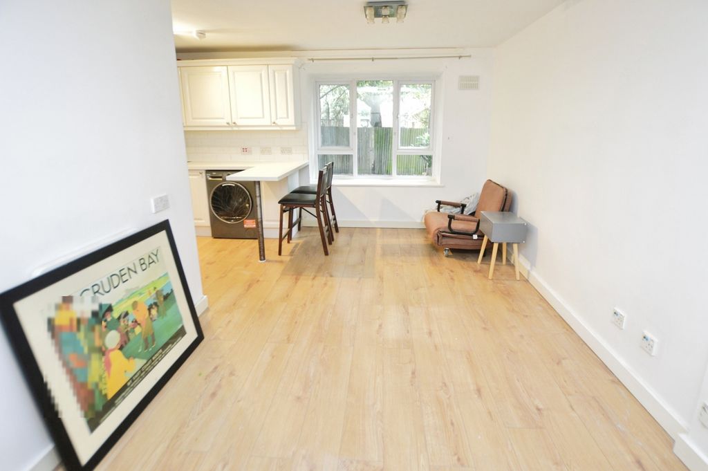 Property photo 3 of 8 Pbox-Img.Jpg