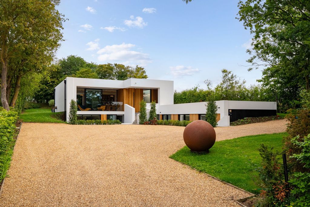 Property photo 1 of 28