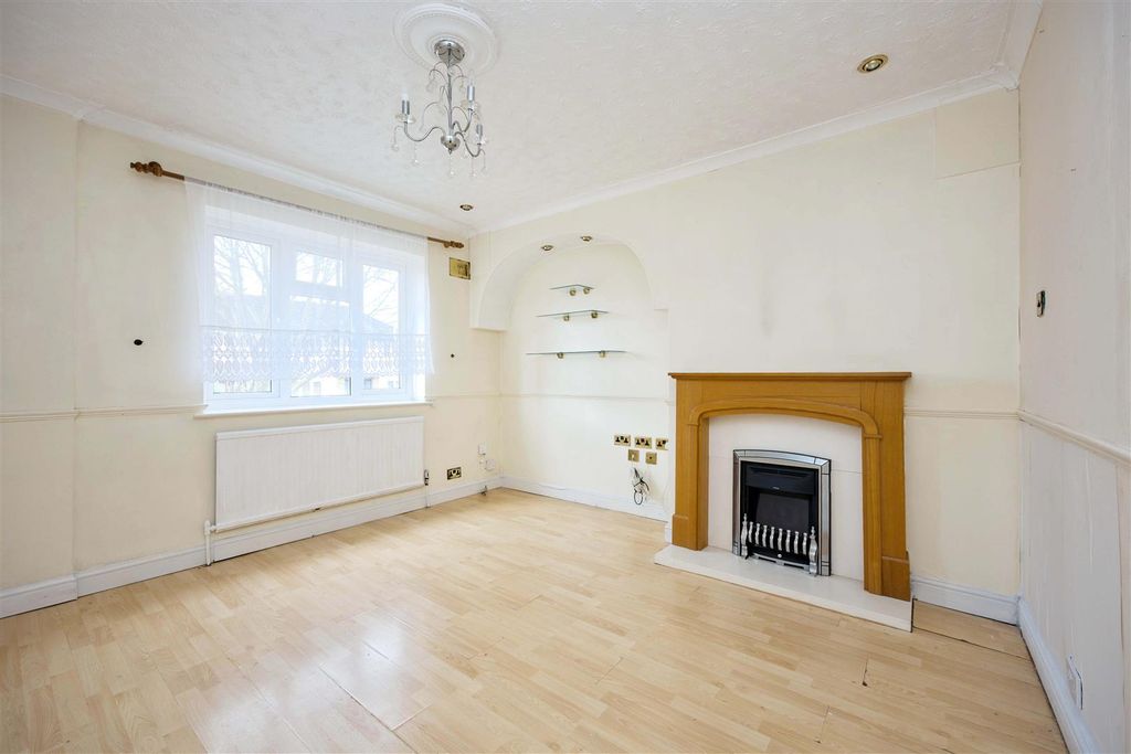 Property photo 2 of 14