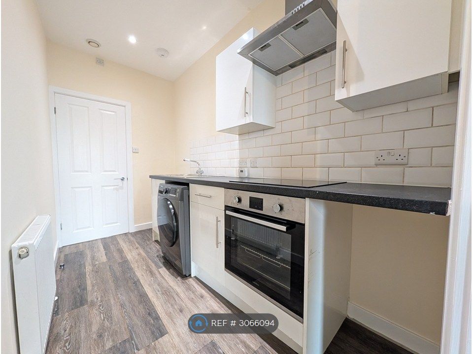 Property photo 1 of 7 Kitchen