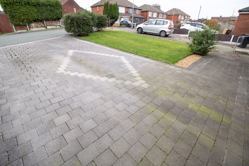 Property photo 2 of 21 Front Driveway And Garden