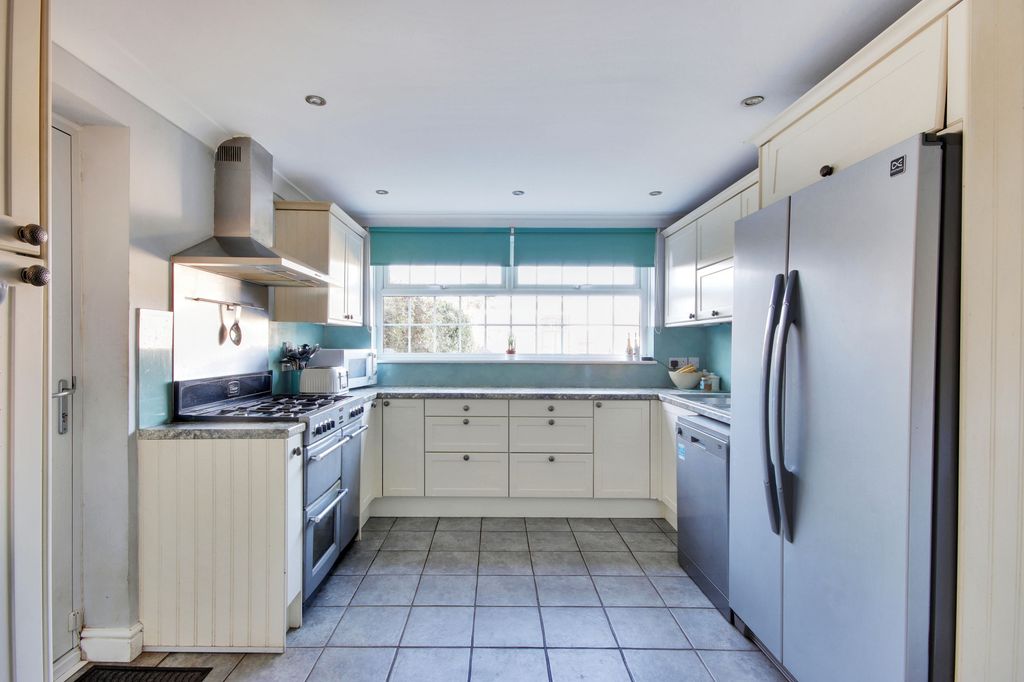 Property photo 2 of 29 59103_003 - 5 - Kitchen