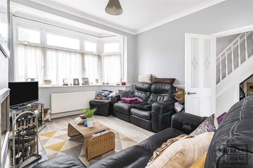 Property photo 3 of 20 Lounge/Kitchen (Open-Plan)