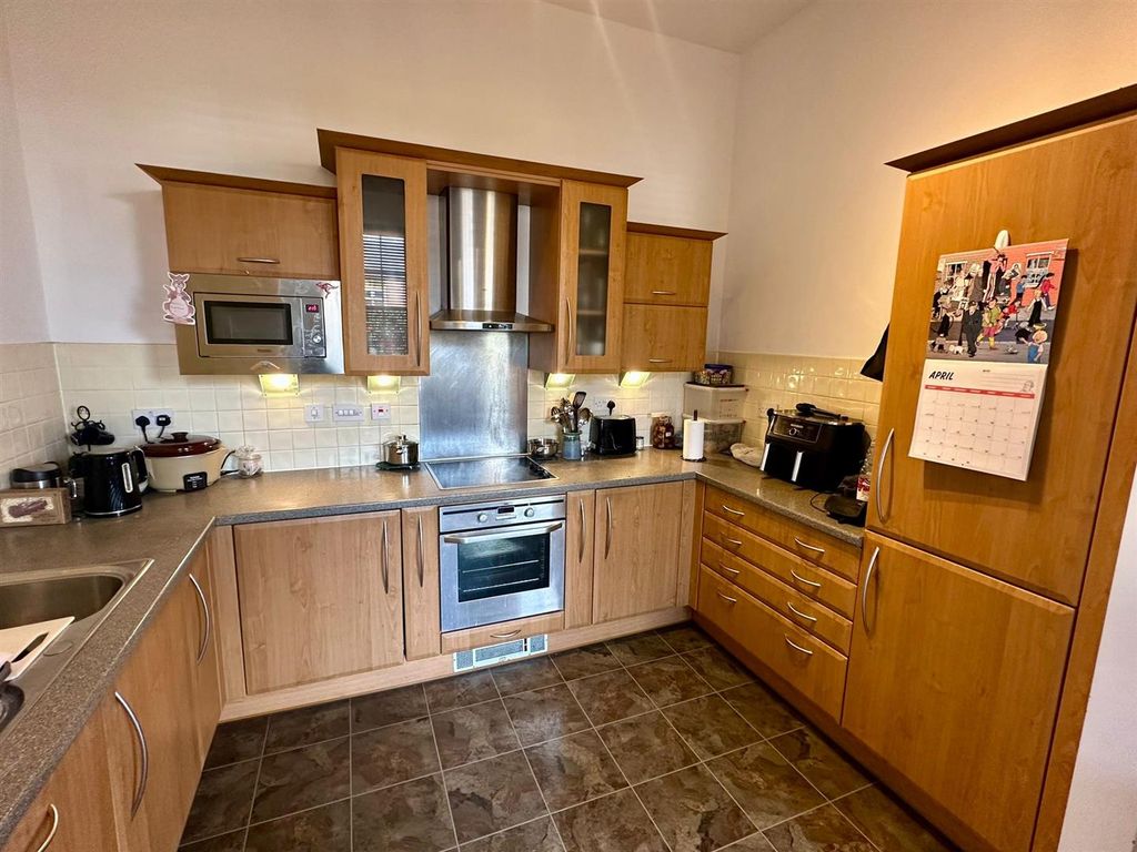 Property photo 3 of 11