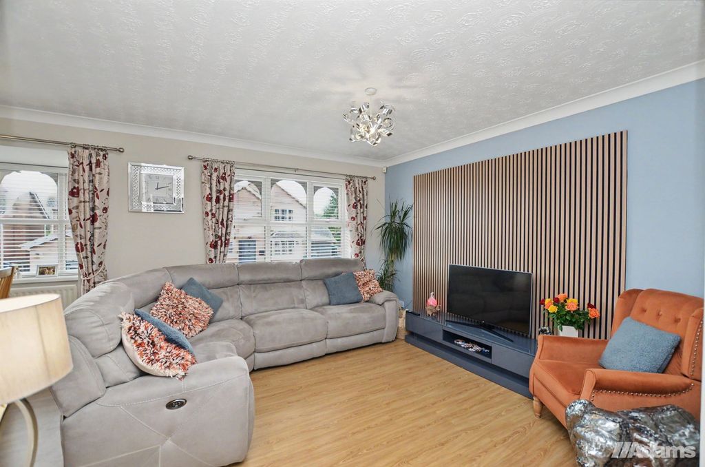 Property photo 2 of 33