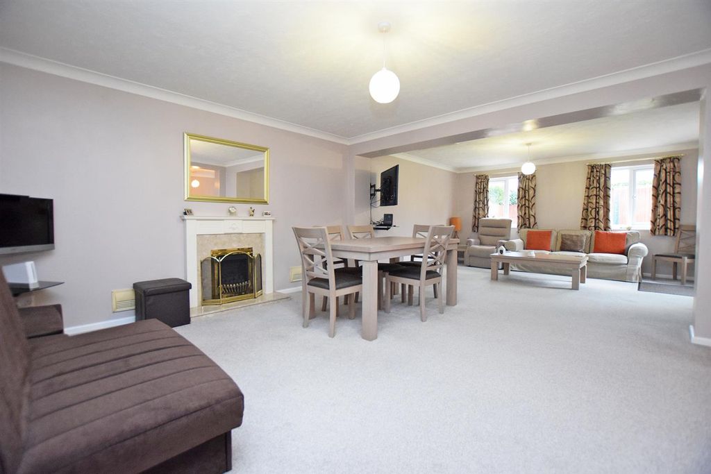 Property photo 3 of 17 Dining Room