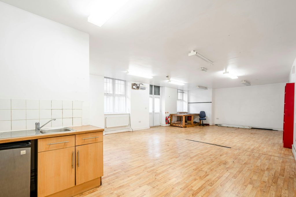 Property photo 3 of 11 Fieldgate St 99 U6 Low Res 5.Jpg