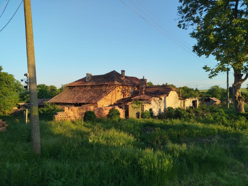 Property photo 1 of 9