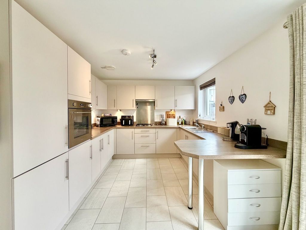 Property photo 3 of 27