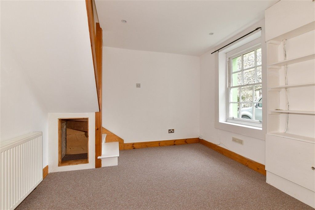 Property photo 3 of 13 Lounge