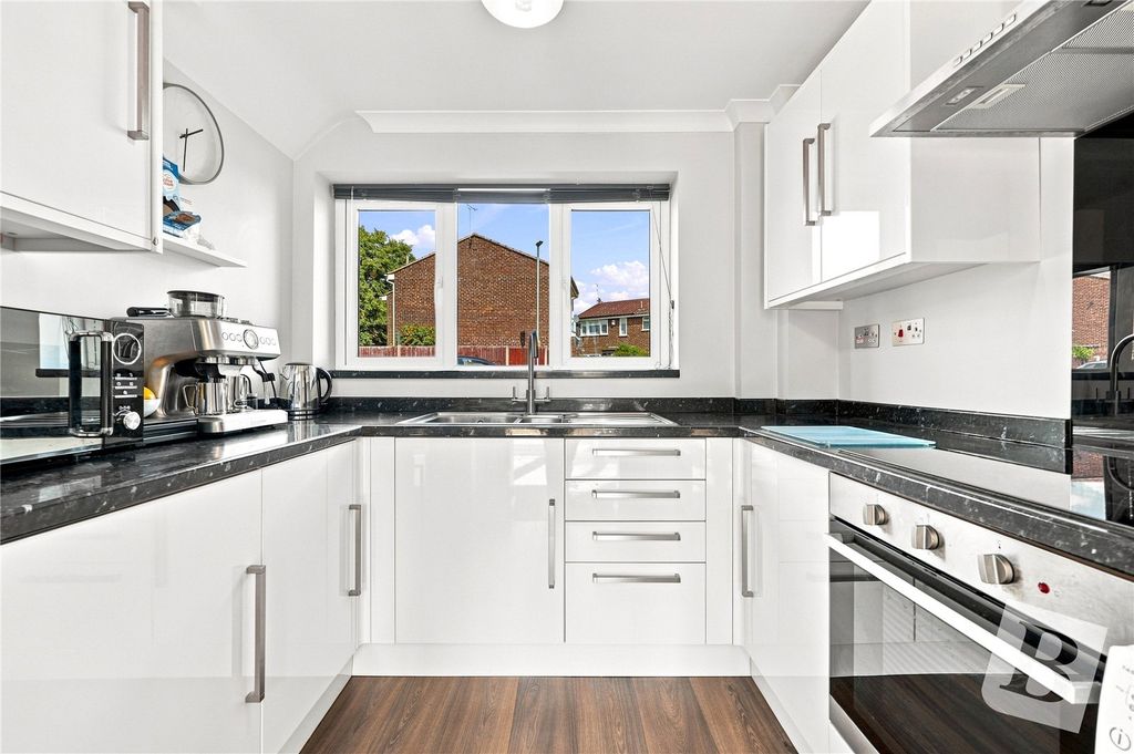 Property photo 3 of 16 Kitchen