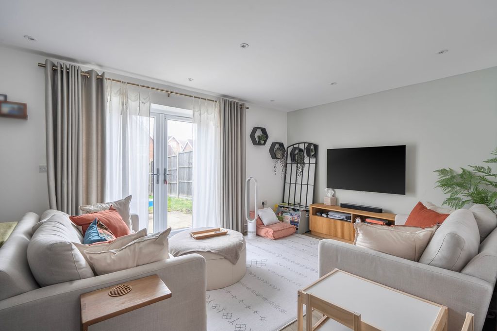 Property photo 2 of 20