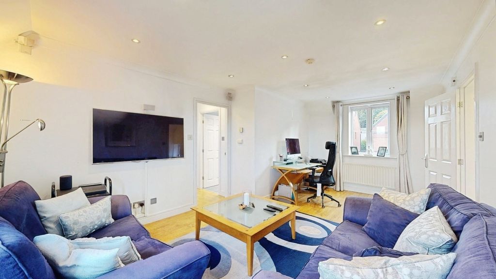 Property photo 3 of 11 Pbox-Img.Jpg