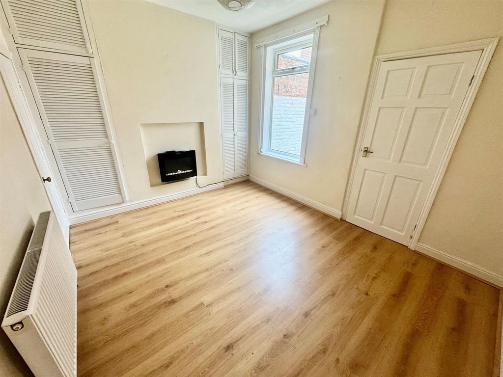 Property photo 3 of 18 Dining Room.Jpg