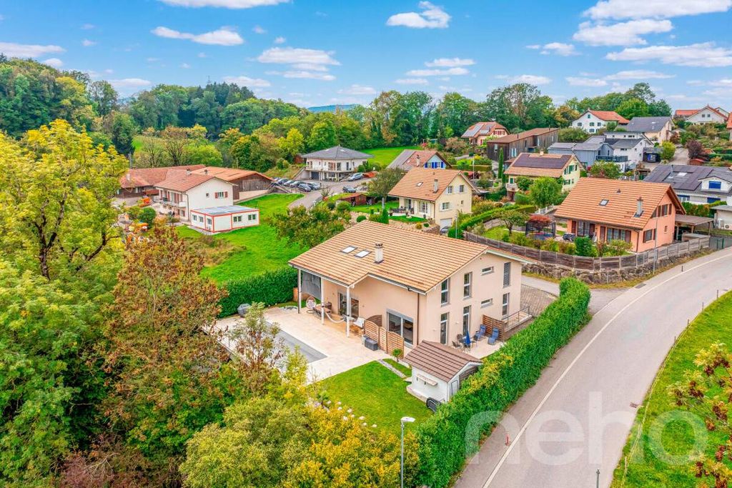 Property photo 3 of 12