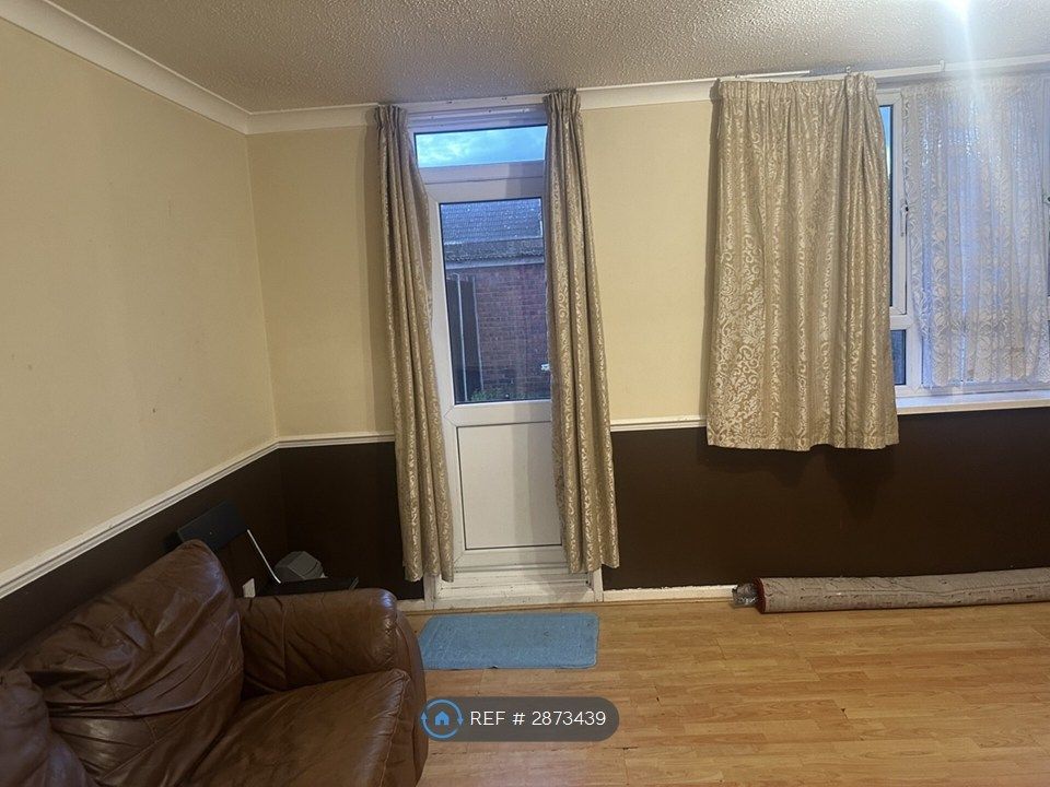 Property photo 2 of 16 Lounge