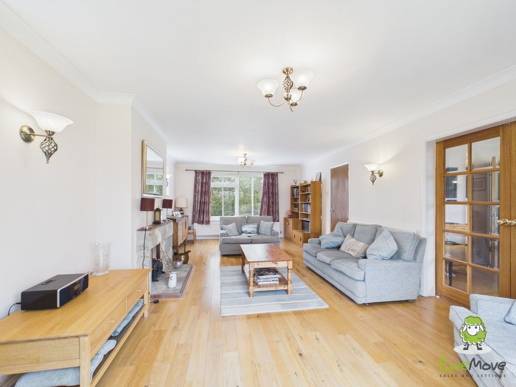 Property photo 3 of 38 Cam03778G0-Pr0410-Still026