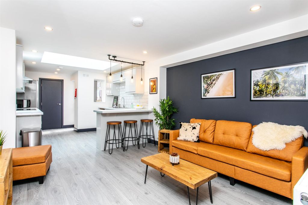 Property photo 1 of 12 60 Dean Street-28.Jpg