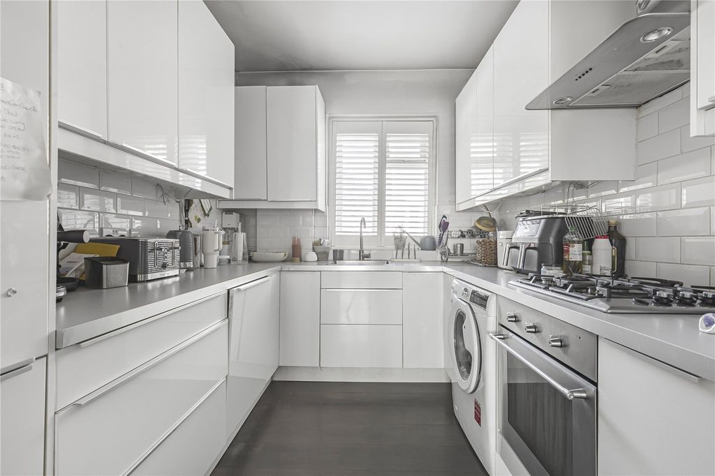 Property photo 2 of 11 Picture No. 27