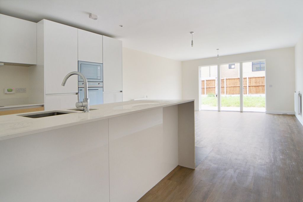 Property photo 3 of 16 Kitchen