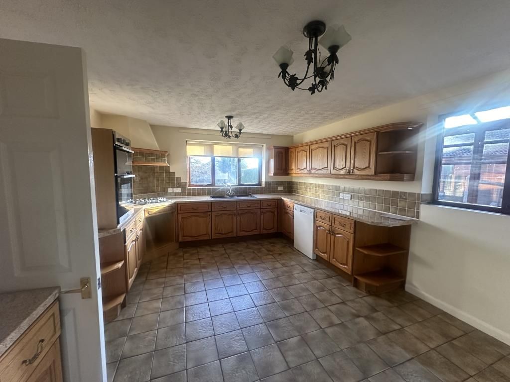 Property photo 2 of 11 Kitchen