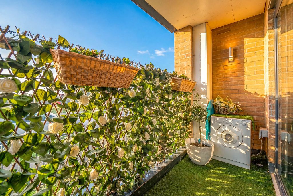 Property photo 2 of 14 Photo 2