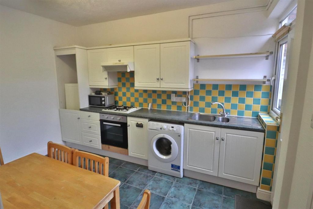 Property photo 3 of 9 Kitchen Diner