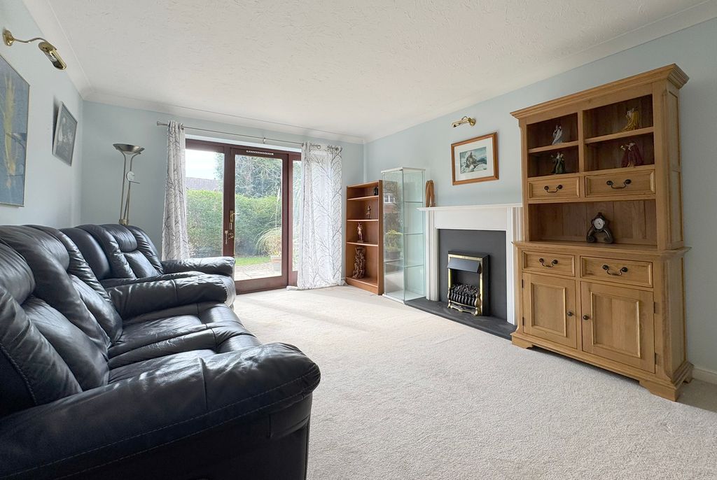 Property photo 2 of 7 9 Pg Sitting Room