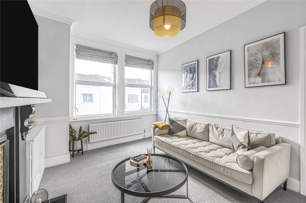 Property photo 2 of 12 Picture No. 23