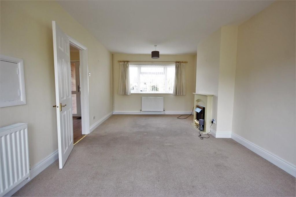 Property photo 3 of 14 Living/Dining Room (