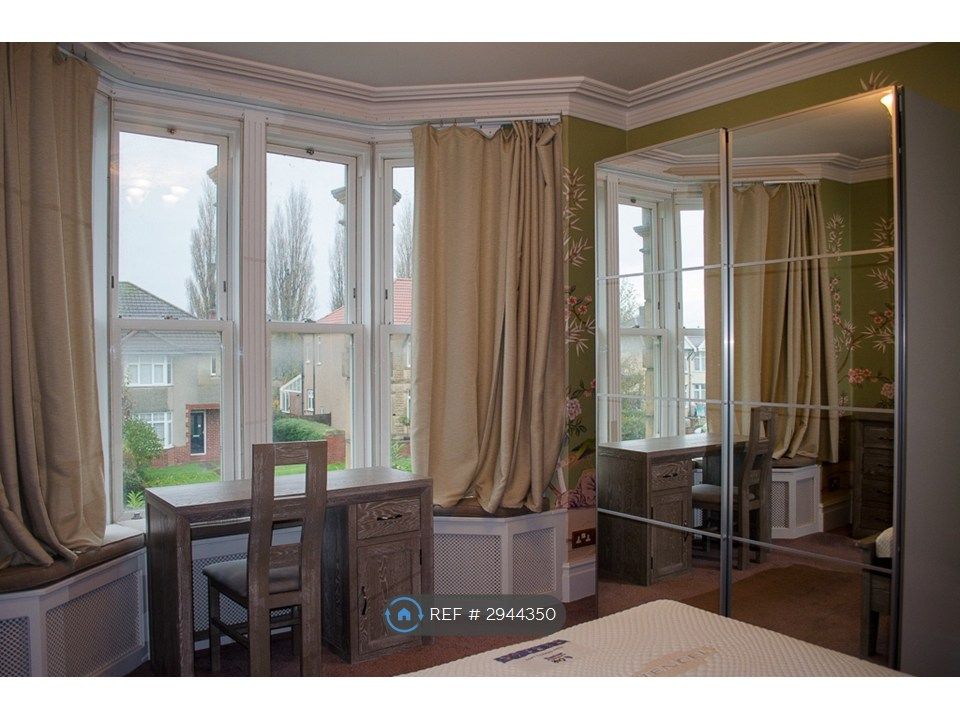 Property photo 1 of 15 Room 5