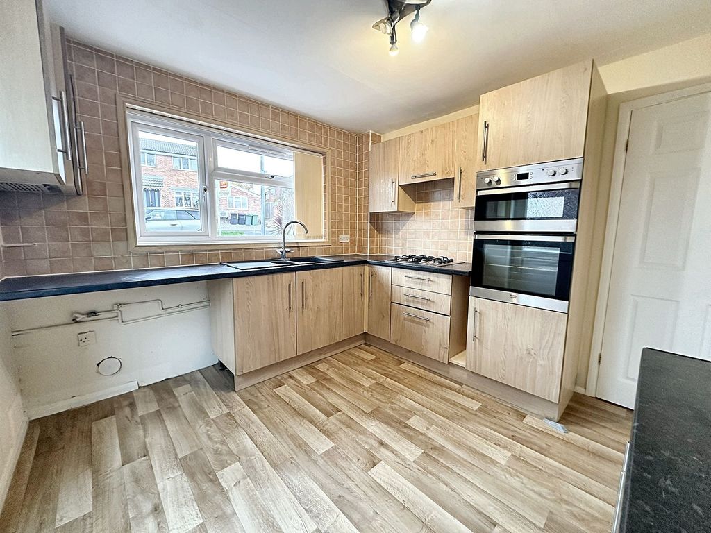 Property photo 2 of 10 Kitchen