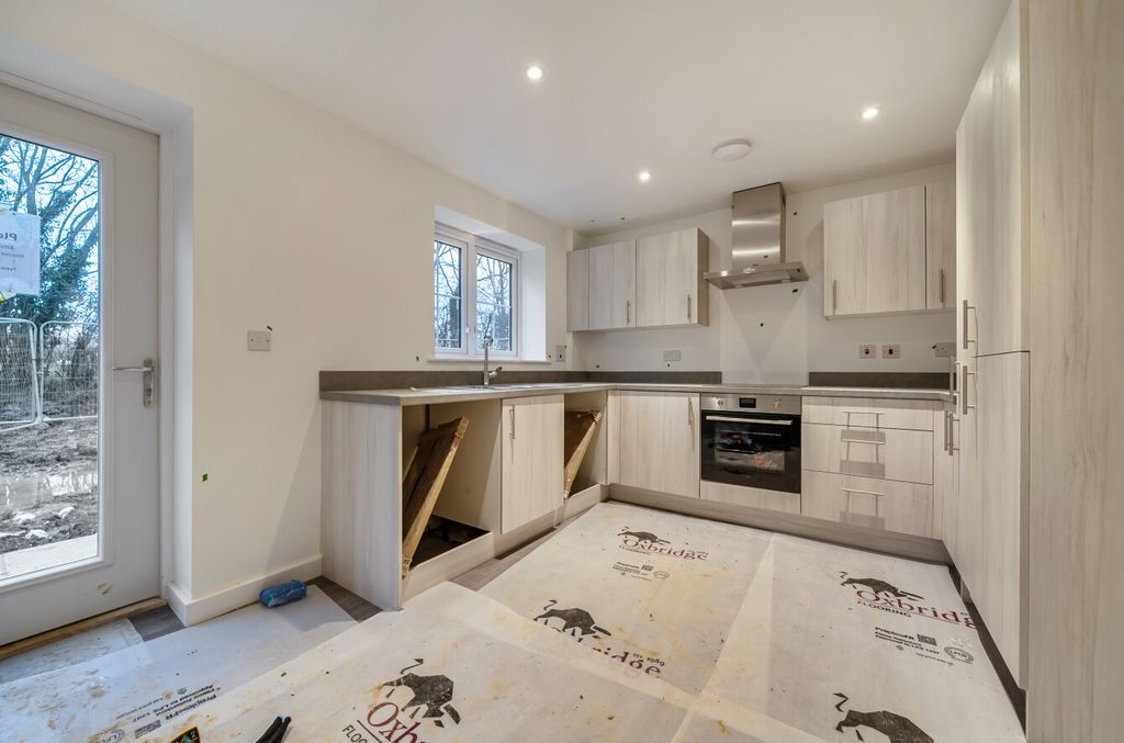 Property photo 3 of 12 Kitchen