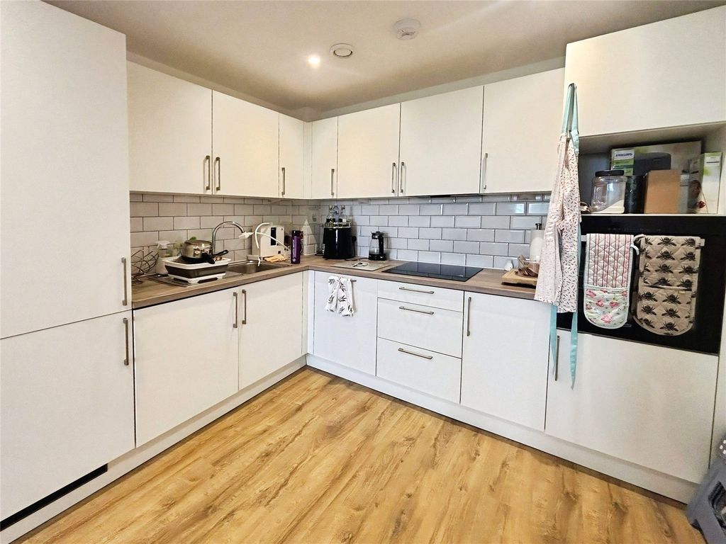 Property photo 2 of 5 Kitchen