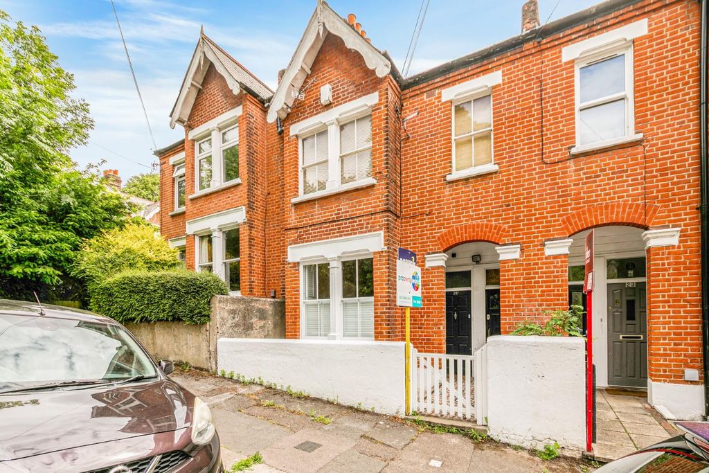 Property photo 2 of 12 86537-Jm-Propworld-24A Oaksford Avenue -63.Jpg