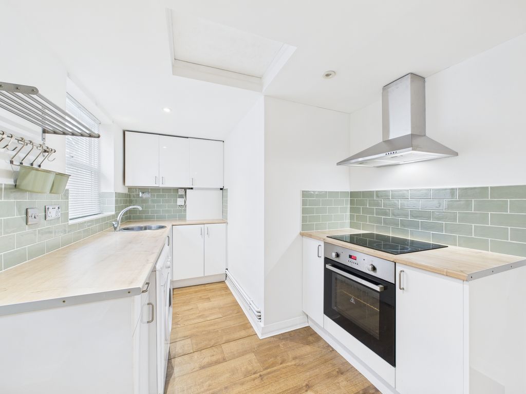 Property photo 2 of 7 Kitchen