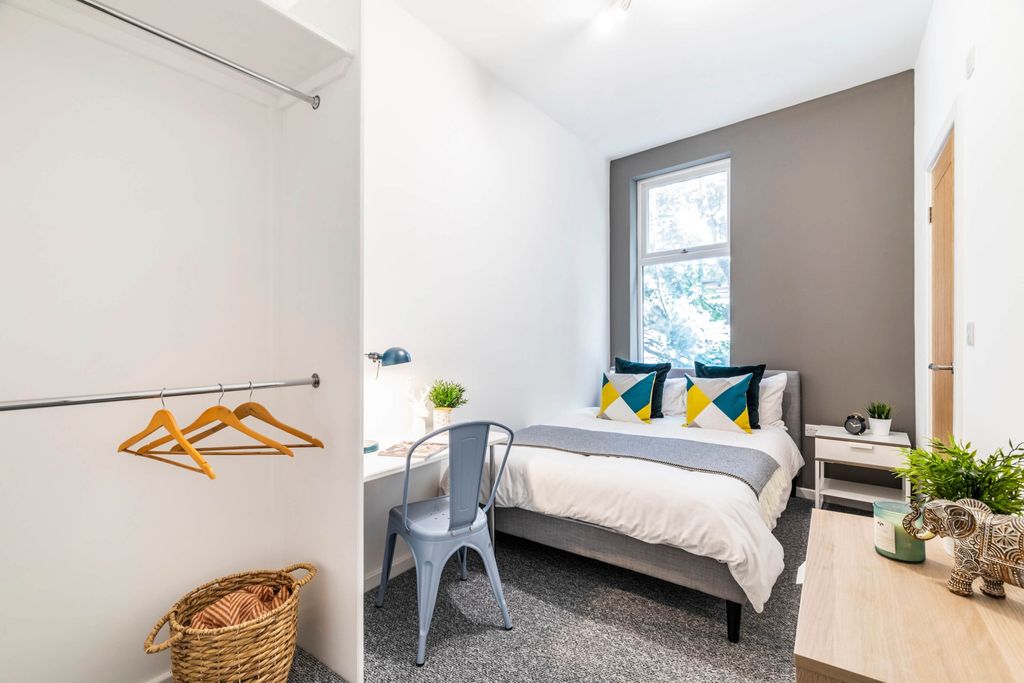 Property photo 1 of 17 Bright And Inviting Master Bedroom With A Comforta...