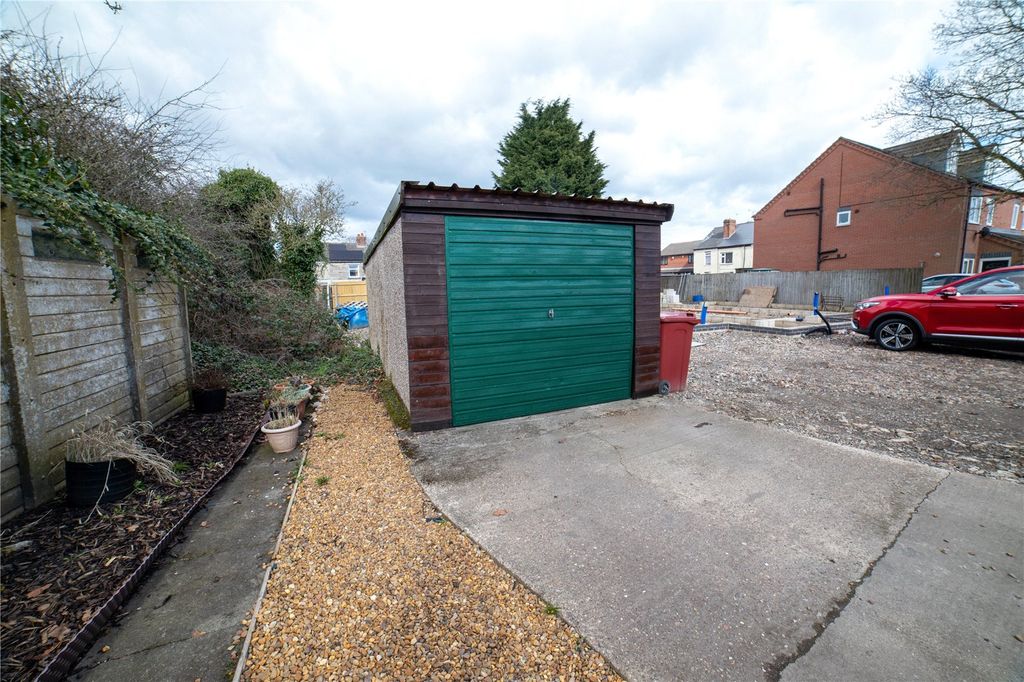 Property photo 2 of 14 Garage