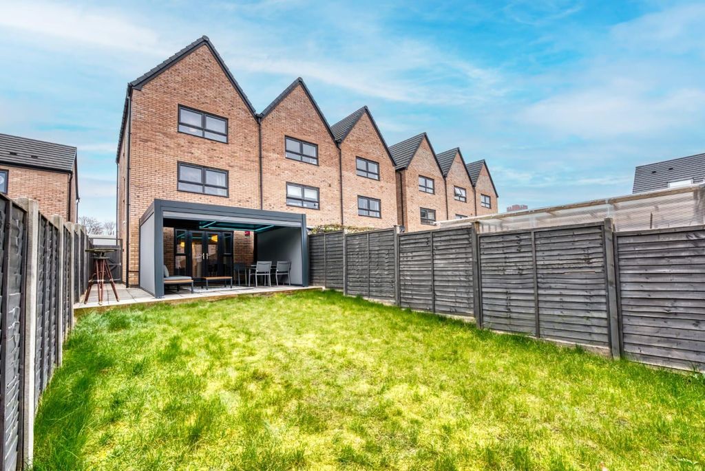 Property photo 1 of 15 B7117718-148F-406E-A237-9A718598d147