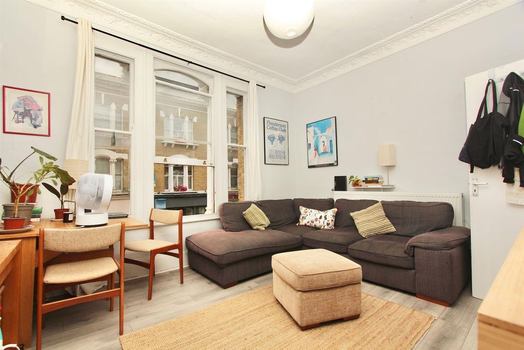 Property photo 3 of 13 Stoke Newington Church Street, N16